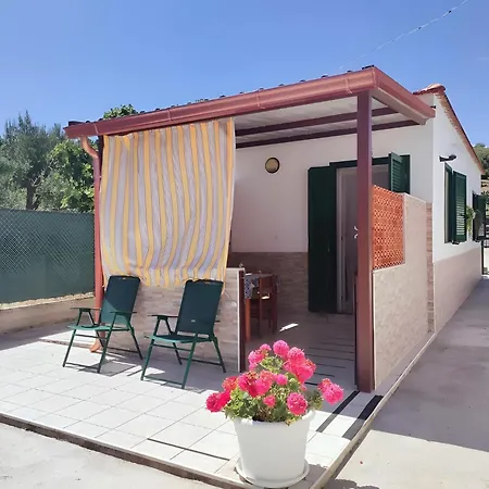 Elvira, Vakantiehuis