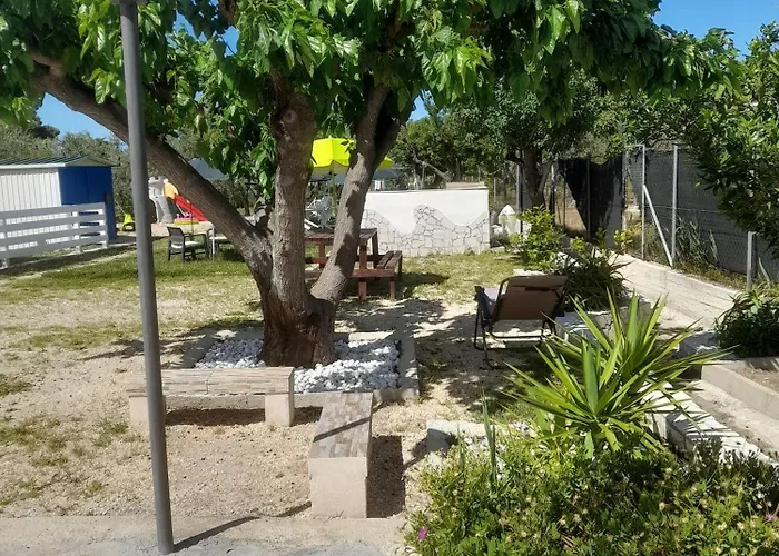 Elvira, Hébergement de vacances