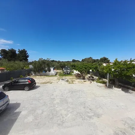 Elvira, * Vieste