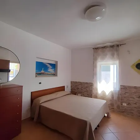 Elvira, Vieste